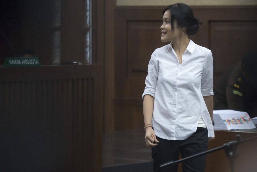 Terdakwa kasus pembunuhan Wayan Mirna Salihin, Jessica Kumala Wongso bersiap menjalani sidang lanjutan di Pengadilan Negeri Jakarta Pusat, Jakarta, Kamis (1/9). 