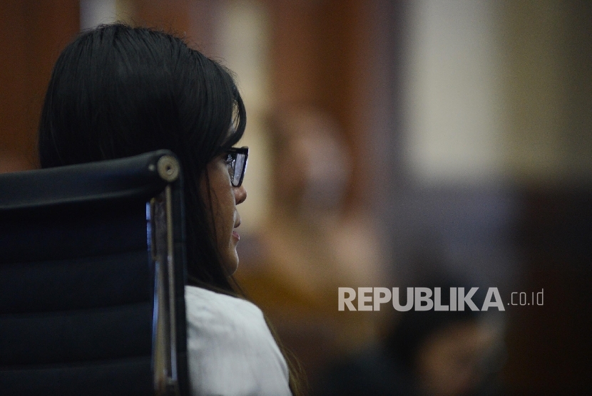 Terdakwa kasus pembunuhan Wayan Mirna Salihin, Jessica Kumala Wongso menjalani sidang dengan agenda pembacaan pledoi di Pengadilan Negeri Jakarta Pusat, Rabu (12/10). 