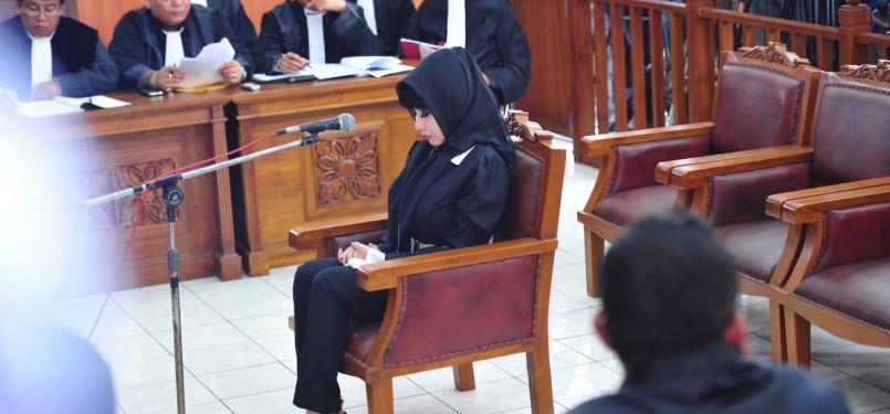  Terdakwa kasus penggelapan dan pencucian uang nasabah Citibank, Inong Malinda Dee akan menjalani sidang perdana di Pengadilan Negeri Jakarta Selatan, hari ini Selasa (8/11). 