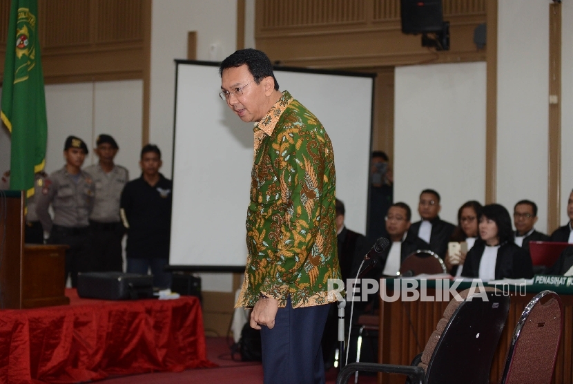  Terdakwa kasus penistaan agama Gubernur DKI Jakarta, Basuki Tjahaja Purnama menjalani sidang ke-12 di Auditorium Kementerian Pertanian, Jakarta, Selasa (28/2).