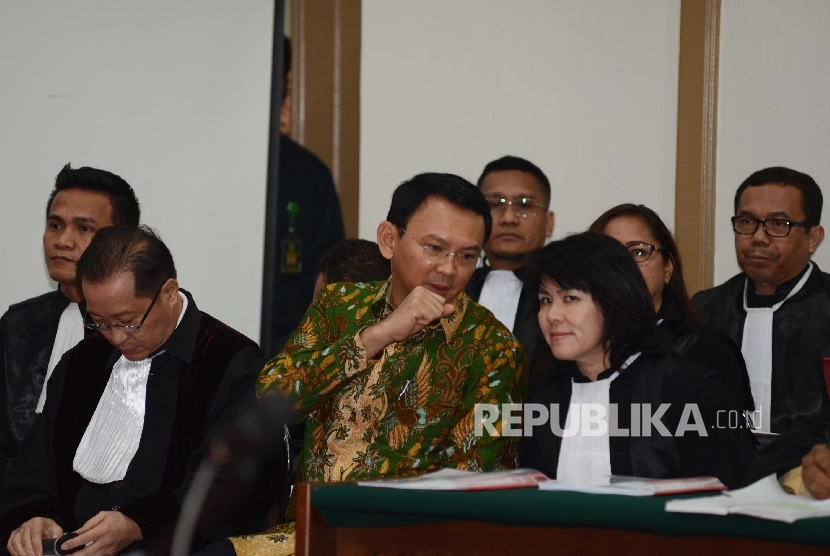  Terdakwa kasus penistaan agama Gubernur DKI Jakarta, Basuki Tjahaja Purnama menjalani sidang ke-12 di Auditorium Kementerian Pertanian, Jakarta, Selasa (28/2).