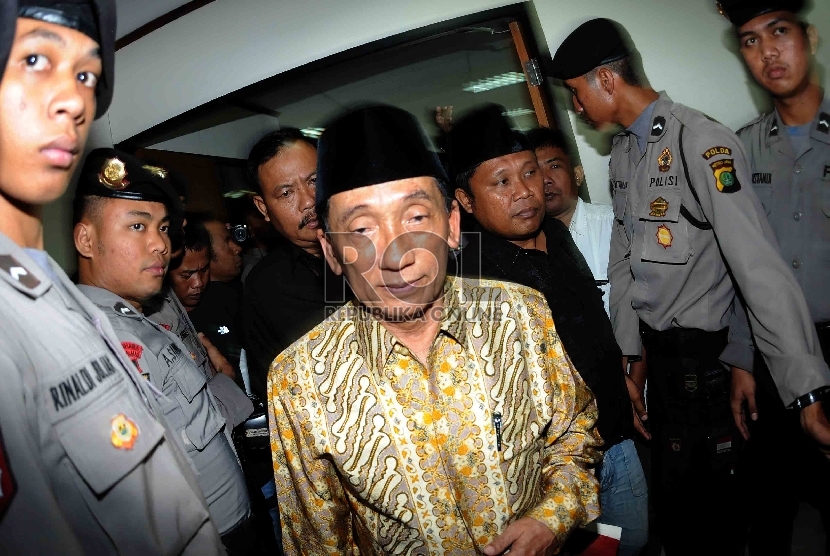 Terdakwa kasus suap Bangkalan Fuad Amin menjalani sidang lanjutan di Pengadilan Tipikor, Jakarta, Rabu (13/5).  (Republika/Agung Supriyanto)