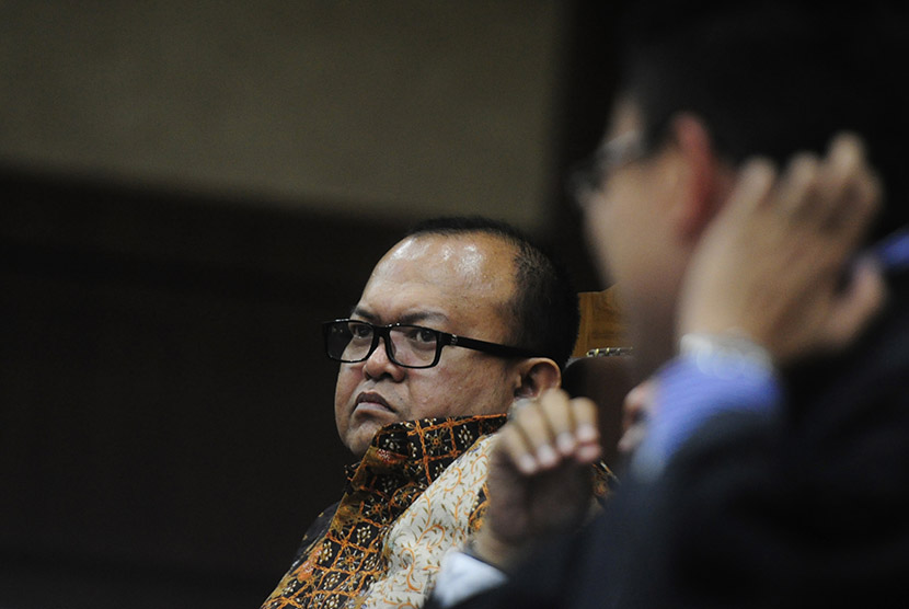 Terdakwa kasus suap kepada anggota DPR terkait penyelidikan di Kejaksaan Tinggi Sumatera Utara dan Kejaksaan Agung, Patrice Rio Capella mengikuti sidang lanjutan di Pengadilan Tipikor, Jakarta Pusat, Senin (23/11).