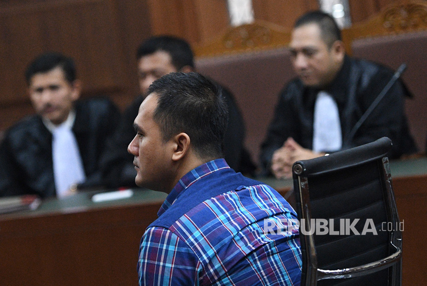Terdakwa kasus suap panitera Pengadilan Negeri Jakarta Utara, Saipul Jamil, menjalani sidang vonis di Pengadilan Tipikor, Jakarta, Senin (31/7). 