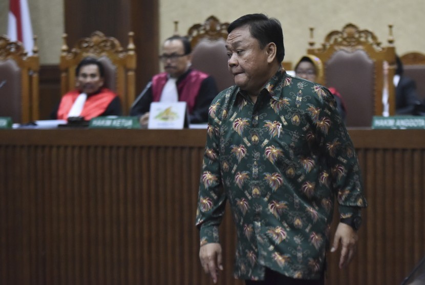 Terdakwa kasus suap pengadaan alat monitoring satelit di Badan Keamanan Laut (Bakamla) Eko Susilo Hadi mengikuti sidang dengan agenda pembacaan vonis di Pengadilan Tipikor, Jakarta, Senin (17/7). 