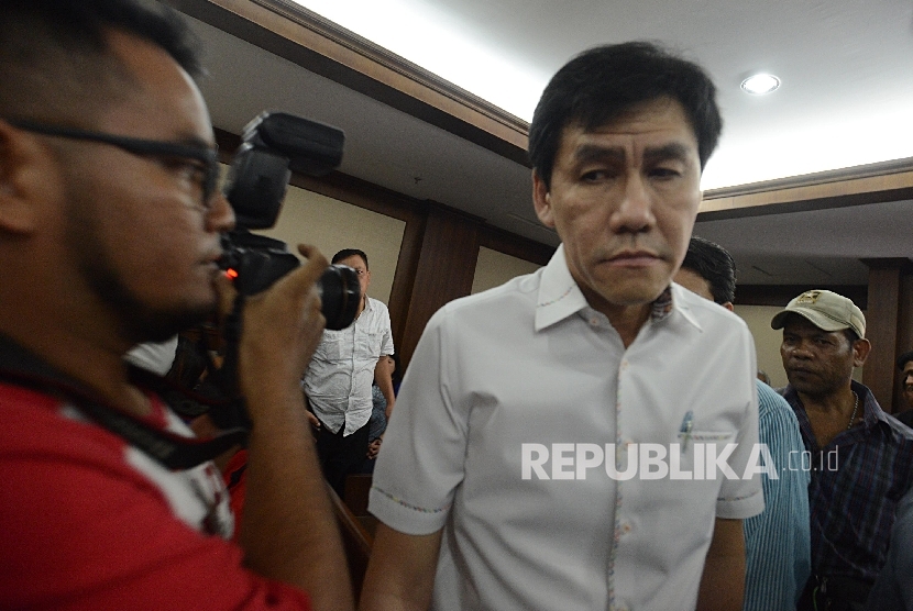 Terdakwa kasus suap Raperda Reklamasi Teluk Jakarta Ariesman Widjaja memasuki ruangan untuk menjalani sidang lanjutan di Pengadilan Tipikor, Jakarta, Senin (25/7).