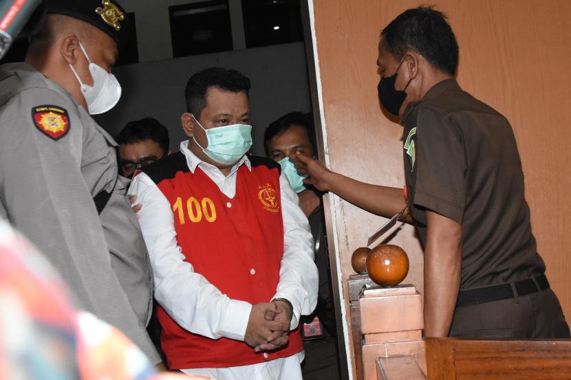 Terdakwa Kuat Ma'ruf tiba untuk menjalani sidang dakwaan kasus pembunuhan berencana terhadap Brigadir Nopriansyah Yosua Hutabarat di Pengadilan Negeri Jakarta Selatan, Jakarta, Senin (17/10/2022). 