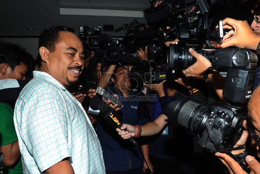  Terdakwa Luthfi Hasan Ishaaq sebelum mengikuti sidang pembacaan vonis di Pengadilan Tindak Pidana Korupsi Jakarta, Senin (9/12).  (Republika/ Tahta Aidilla)