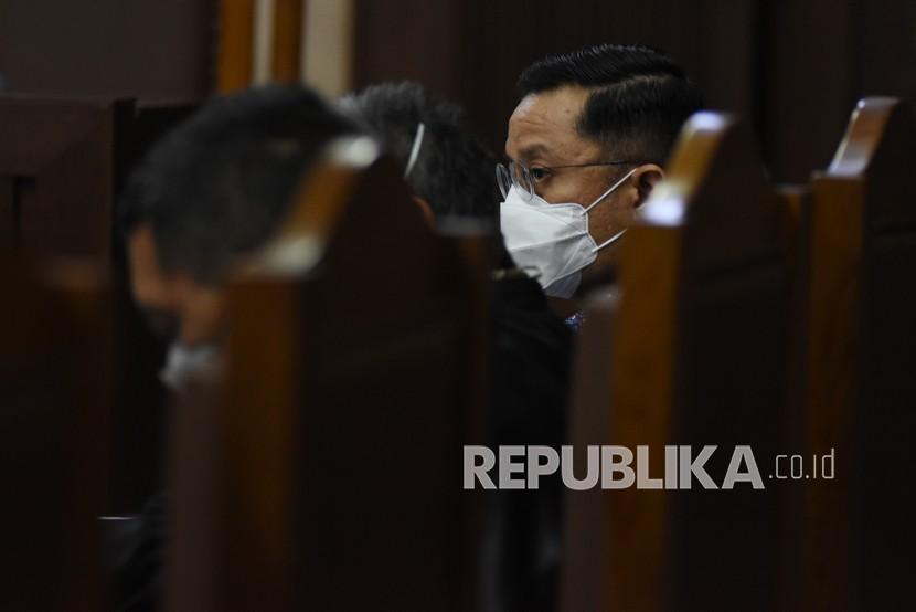 Terdakwa mantan Menteri Sosial Juliari Batubara mengikuti sidang lanjutan kasus korupsi Bantuan Sosial (Bansos) COVID-19 di Pengadilan Tipikor, Jakarta, Senin (21/6/2021). 