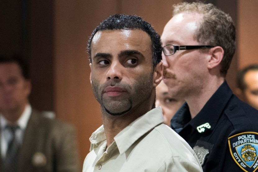 Terdakwa pembunuh imam masjid New York Oscar Morel menghadiri persidangan, Selasa, 16 Agustus 2016.