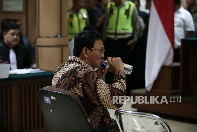 Terdakwa penistaan agama, Basuki Tjahaja Purnama menjalani sidang perdana di Pengadilan Negeri Jakarta Utara, Selasa, (13/12).