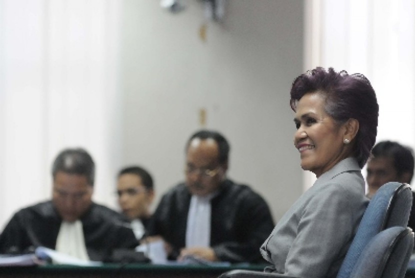 Terdakwa suap cek pelawat dalam pemilihan Deputi Gubernur Senior BI, Miranda Swaray Gultom, hadir saat mengikuti sidang lanjutan di Pengadilan Tipikor, Jakarta.