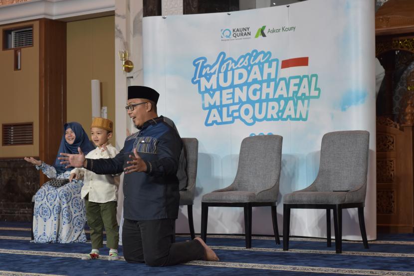 Tere, Ustadz Bobby Herwibowo (Usbob)  dan King Faisal Jim tampil pada  acara Tabligh Akbar Indonesia Mudah Menghafal Al-Qur’an (IMMA), di  Masjid Al-Ikhlas, Cipayung, Jakarta Timur, Sabtu (25/6/2022).
