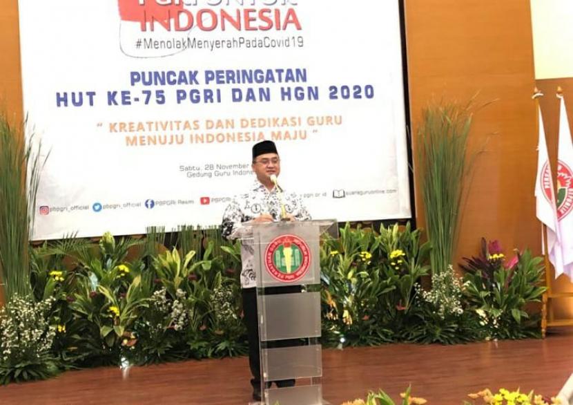 Terima Anugerah Dwija Praja Nugraha menambah keinginan Gubernur Kepulauan Bangka Belitung, Erzaldi Rosman untuk melahirkan SDM yang kuat, unggul, hebat yang akan membawa negeri ini lebih maju lagi. 