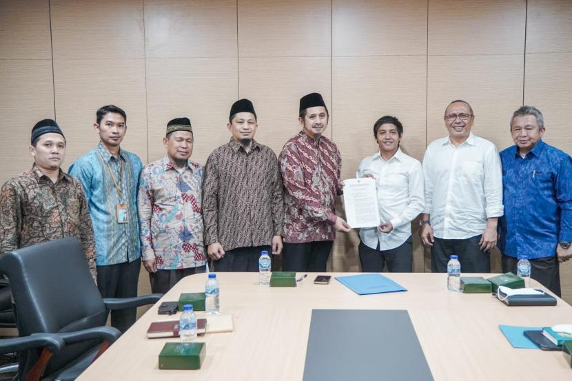 Terima SK Hak Milik, Wahdah Islamiyah Apresiasi Menteri ATR/BPN