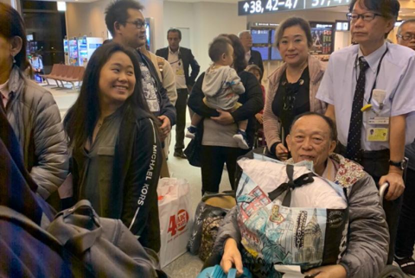 Terlantar 30 Jam di Bandara Narita Akibat Tokyo Banjir.