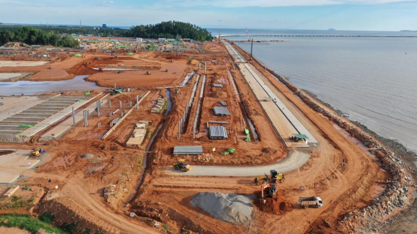 PT Pelabuhan Indonesia (Pelindo) II (Persero) memastikan pembangunan Terminal Kijing di Kabupaten Mempawah, Kalimantan Barat tetap berjalan normal meski dalam kondisi pandemi Covid-19. Saat ini prosesnya sudah sampai 55 persen.