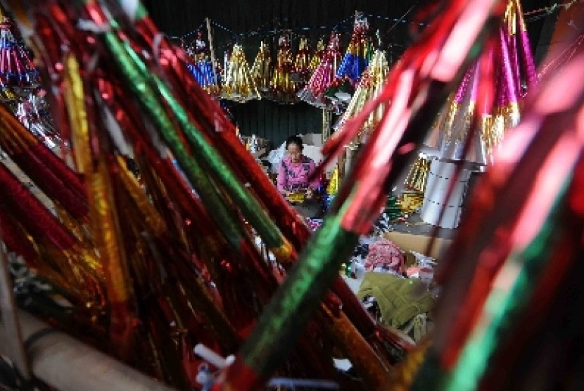 Di masa pandemi, pergantian tahun bisa dijalani dengan tidak berkerumun, tetap menjalani protokol kesehatan, dan menghindari peniupan terompet yang berpotensi menularkan Covid-19.