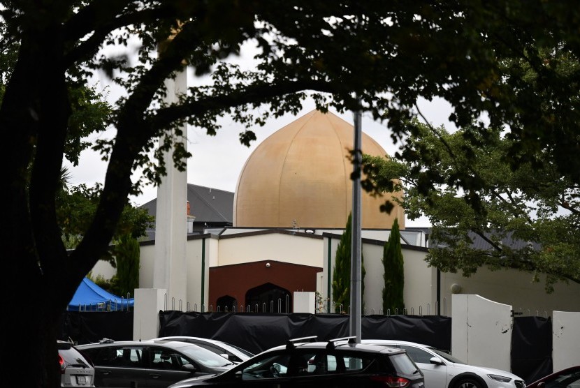 Teror Masjid Christchurch. Suasana di depan masjid Al Noor di Jalan Deans, Christchurch, Sabtu (16/3), sehari usai insiden teror yang menewaskan 49 orang. 