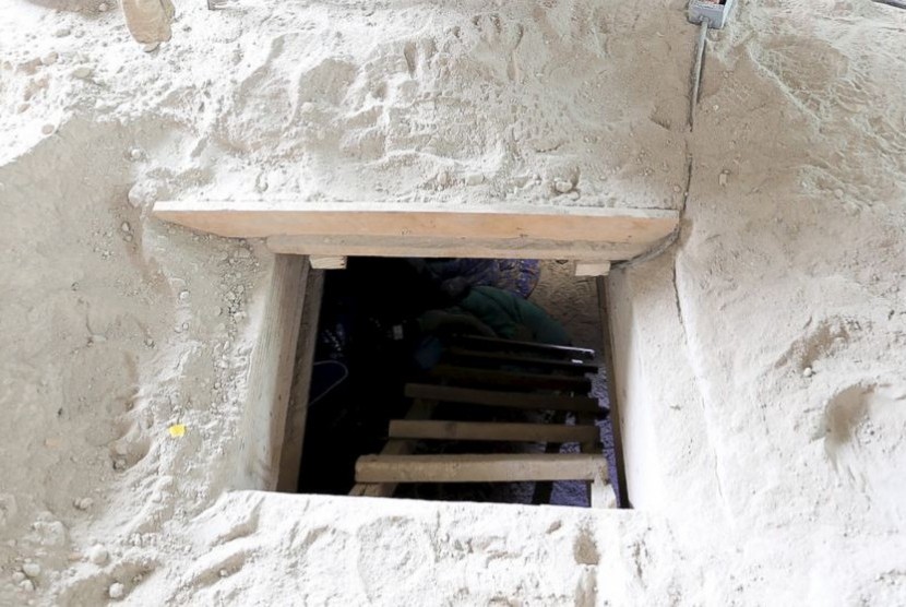 Terowongan yang digunakan gembong narkoba Joaquin Guzman alias El Chapo kabur dari penjara berkeamanan tinggi di Meksiko.
