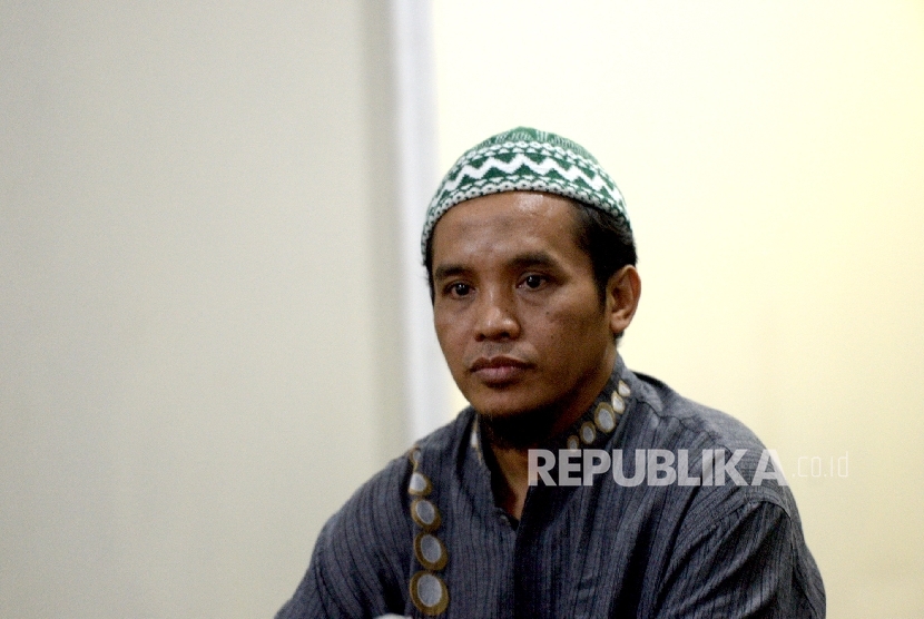 Terpidana teroris Bom Bali Ali Imron memberikan paparan terkait terorisme pada acara kajian Ramadhan di Jakarta, Selasa (28/6). (Republika/Wihdan)