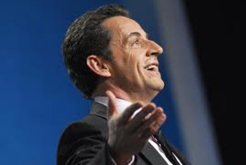 Tersandung isu Muslim. Popularitas Presiden Perancis, Nicolas Sarkozy terus meningkat jelang Pilpres Perancis. Tapi, isu Muslim dan Islam bisa menjadi batu sandungan bagi Sarkozy demi memuluskan langkahnya memperpanjang tampuk kekuasaan.