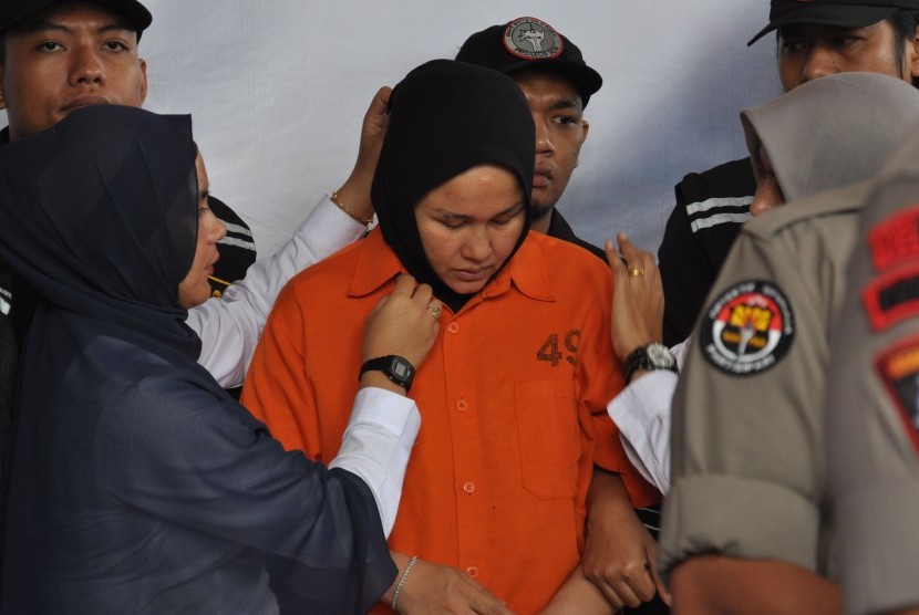 Terdakwa Zuraida Hanum (41) sebagai otak pelaku pembunuhan terhadap hakim Pengadilan Negeri (PN) Medan Jamaluddin, dituntut hukuman penjara seumur hidup oleh Jaksa Penuntut Umum (JPU).