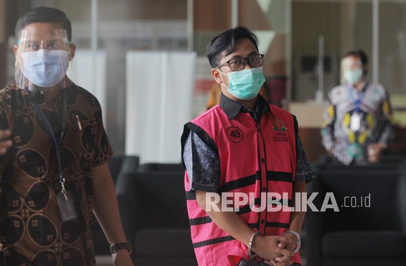 Tersangka kasus suap Jaksa Pinangki Sirna Malasari, Andi Irfan Jaya (kanan) 