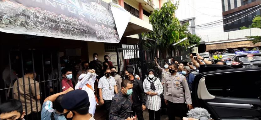 Tersangka pelanggaran protokol kesehatan (prokes) Habib Rizieq Shihab (HRS) telah dipindahkan rumah tahanan (Rutan) Bareskrim Polri, di Mapolda Metro Jaya, Jakarta Selatan, Kamis (14/1).