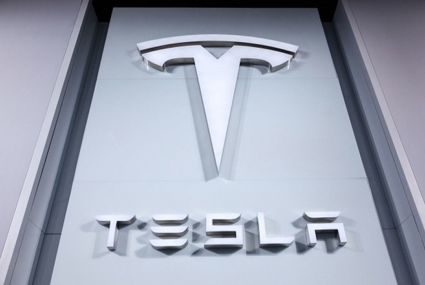 Tesla akan hadirkan truk bertenaga listrik.