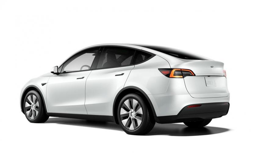 Tesla Model Y dengan harga yang lebih terjangkau.