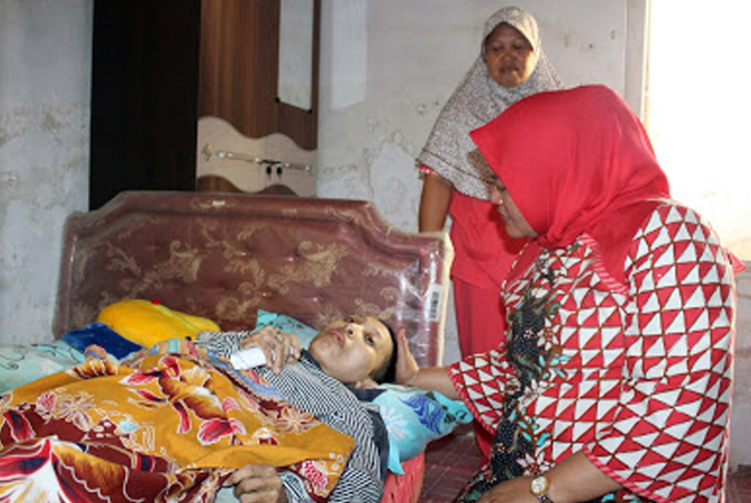 Tety Darmianti, Penderita TBC tulang di Desa Ciporang Kecamatan Maleber, Kabupaten Kuningan.