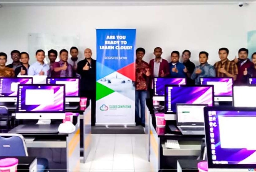 TfT Cloud Computing Academy di Universitas Amikom Yogyakarta.  Pelatihan digelar dengan menggandeng Asosiasi Cloud Computing Indonesia (ACCI). 