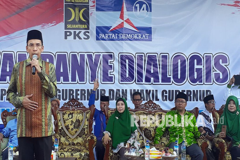 TGB Zainul Majdi mengajak masyarakat NTB memilih pasangan Zul-Rohmi dalam Pilgub NTB 2018 saat kampanye dialogis di Kabupaten Lombok Tengah, NTB, Sabtu (12/5).
