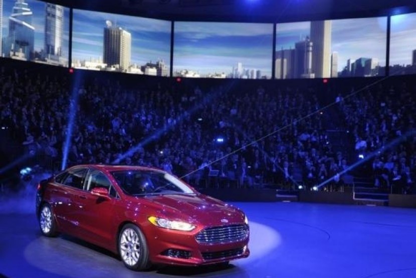 The 2013 Ford Fusion is unveiled on the first press preview day for the North American International Auto Show in Detroit, Michigan, January 9, 2012.