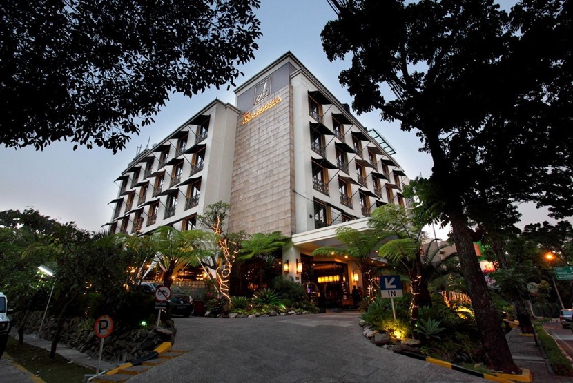 The Amaroossa Hotel Bandung di jalan aceh no 71A menawarkan paket kamar tahun baru yang di kombinasikan dengan m bakan malam bertemakan Country Night New Year Eve party.