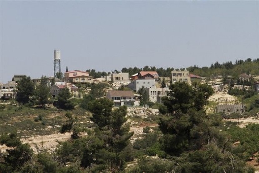 The  April 18, 2014 picture shows the Jewish settlement of Bat Ayin, north of the West Bank city of Hebron. Israeli settlers in the West Bank fall mostly under civilian rule, Palestinians are subject to Israeli military law. 