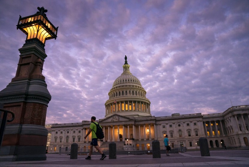 The Capitol di Washington saat senja, Kamis (3/10). The Capitol merupakan gedung Kongres AS. 