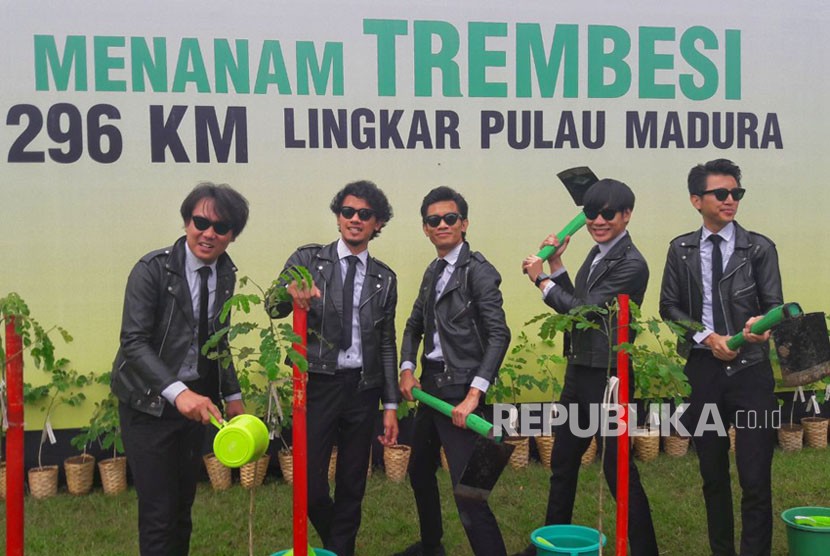 The Changcuters dalam acara Djarum Trees for Life - Menanam Trembesi 296 KM Lingkar Pulau Madura di Alun-Alun Bangkalan, Jawa Timur.