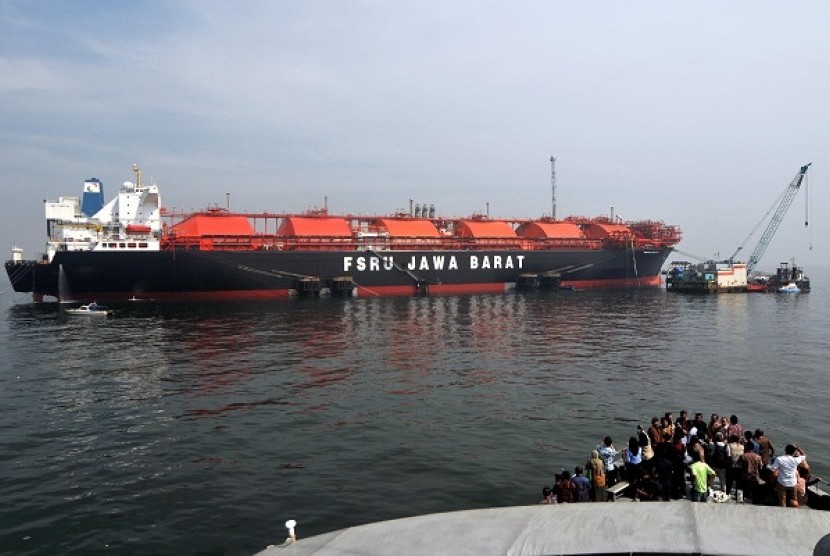 The Floating Storage Regasification Unit (FSRU) Jawa Barat is the first floating terminal in Indonesia. (illustration)   