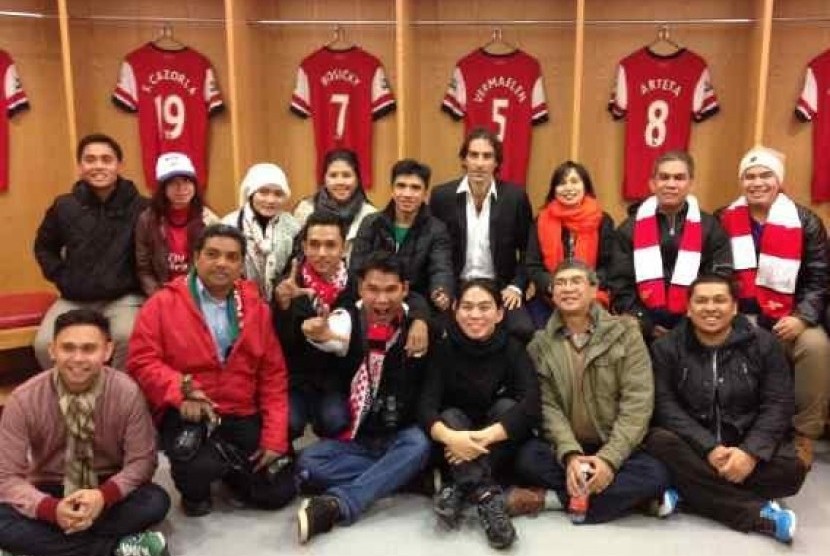  The Gooners Indonesia berjumpa dengan legenda Arsenal, Robert Pires di Emirates Stadium