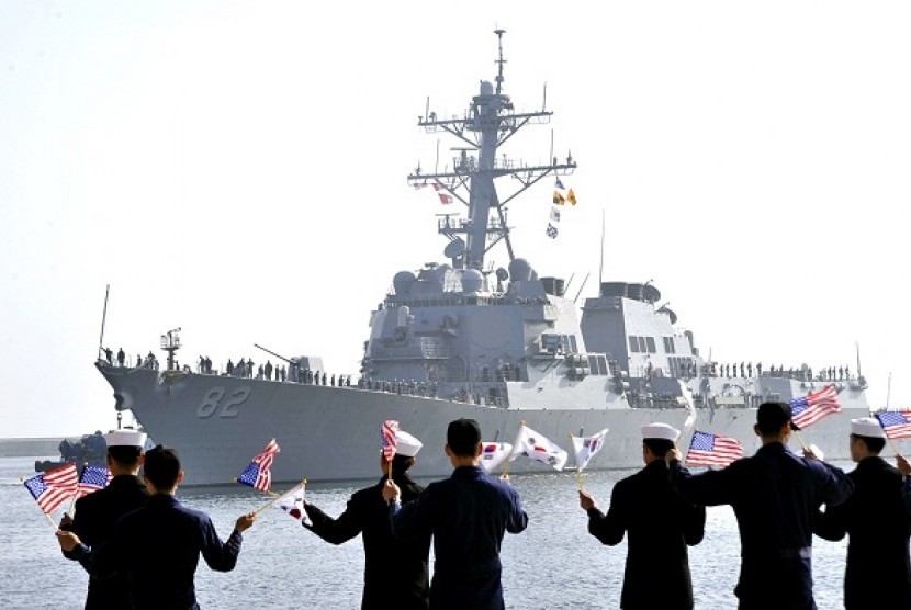 The guided missile destroyer USS Lassen (DDG 82) arrives at a South Korean naval port in Donghae, on March 9, 2013. The military drill gets some opposition from anti-war and pro-unification civic group as they hold a rally in Seoul. 