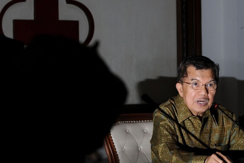 The head of Indonesian Red Cross (PMI) Jusuf Kalla explains his fact and finding mission of Rohingya case in Jakarta on Tuesday. He visits Rohingya in Arakan, Myanmar, last week.  