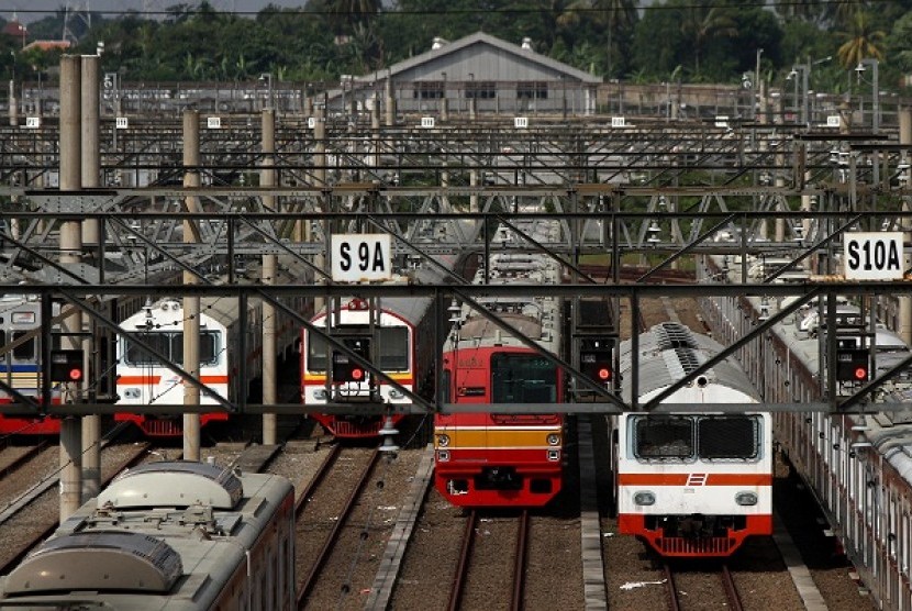 The Indonesian Railway Company (KAI) plans to build electric train (KRL) lines connecting Yogyakarta and Solo. (illustration)