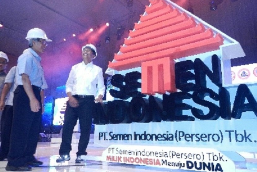 Peluncuran logo PT Semen Indonesia. 