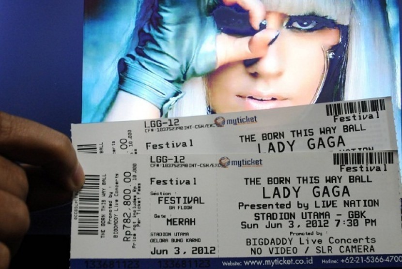  Tiket konser Lady Gaga milik calon penonton di Jakarta.