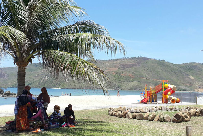 The Mandalika atau Kawasan Ekonomi Khusus (KEK) Mandalika terus berbenah dengan melengkapi sejumlah fasilitas di area Pantai Kuta Mandalika. 