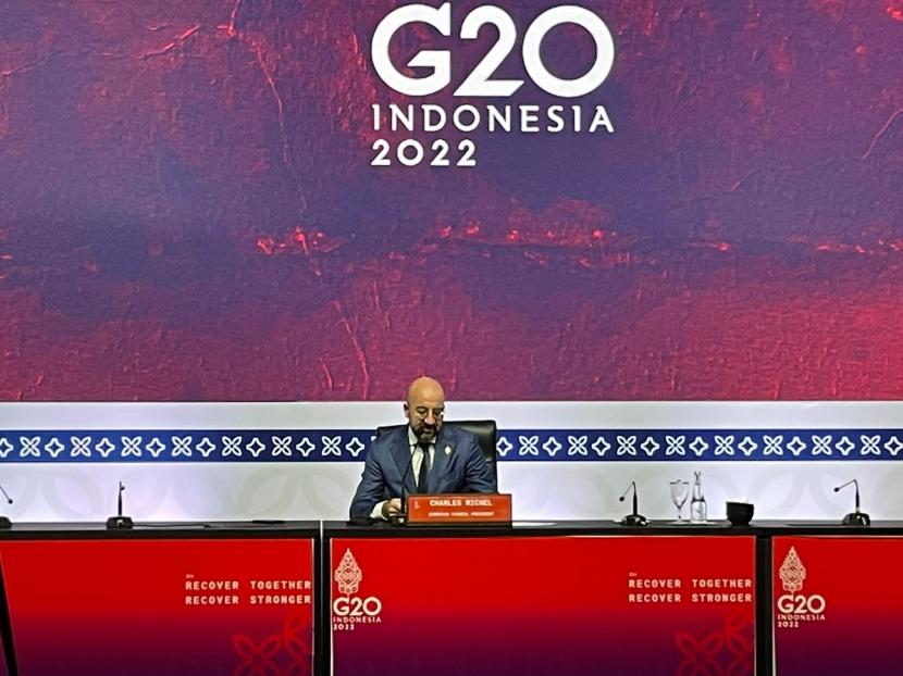 The President of the European Council, Charles Michel memberikan keterangan pers sebelum mengikuti KTT G20, Selasa (15/1). 