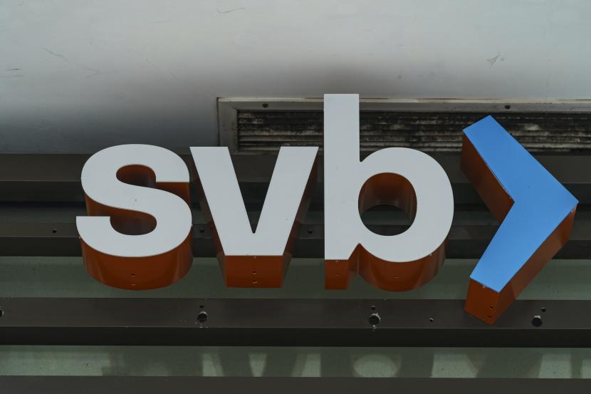 The Silicon Valley Bank logo is seen at an open branch in Pasadena, Calif., on Monday, March 13, 2023. The U.S. government announced a plan late Sunday meant to shore up the banking industry following the collapses of Silicon Valley Bank and Signature Bank since Friday. Regulators on Friday closed Silicon Valley Bank as investors withdrew billions of dollars from the bank in a matter of hours, marking the second-largest U.S. bank failure behind the 2008 failure of Washington Mutual. 