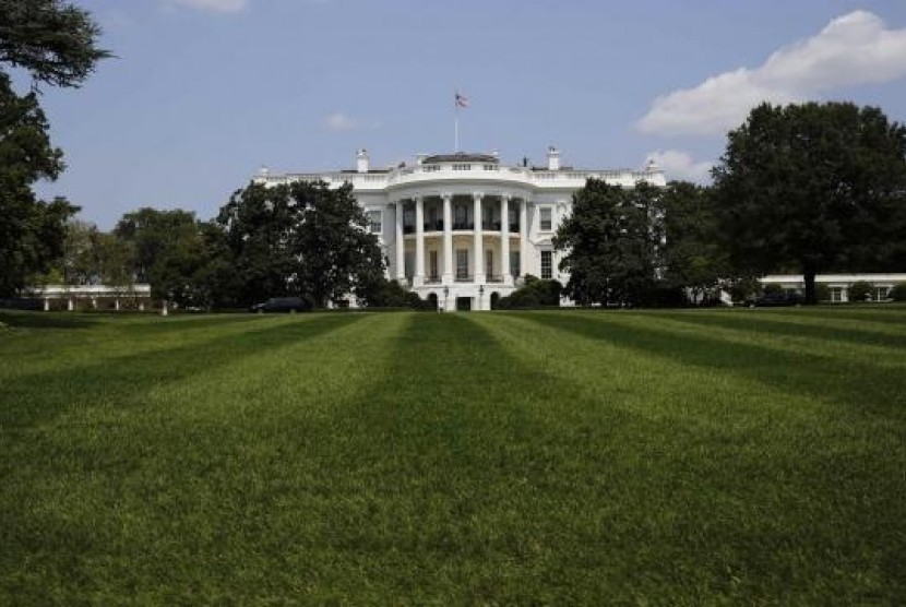 The South Lawn and the White House is pictured in Washington August 7, 2014.